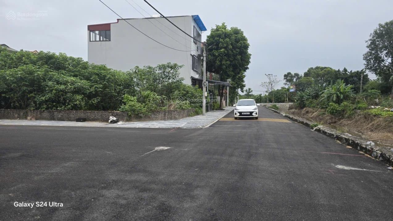 Chính chủ cần bán đất đấu giá Lộc Hà Mai Lâm Dt 100.5m2 Mt 6.7m cách Vin Cổ Loa 500m giá đầu tư